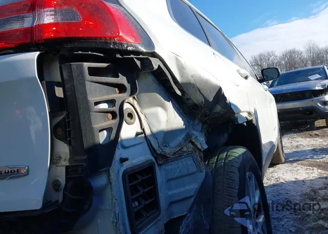 2014 Jeep Cherokee Latitude z USA, uszkodzony, nr VIN 1C4PJMCB7EW152023